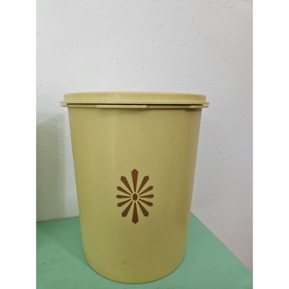 Yellow Servalier Tupperware Canisters with Gold Star Flower, Set of 2 - Picture 3 of 9
